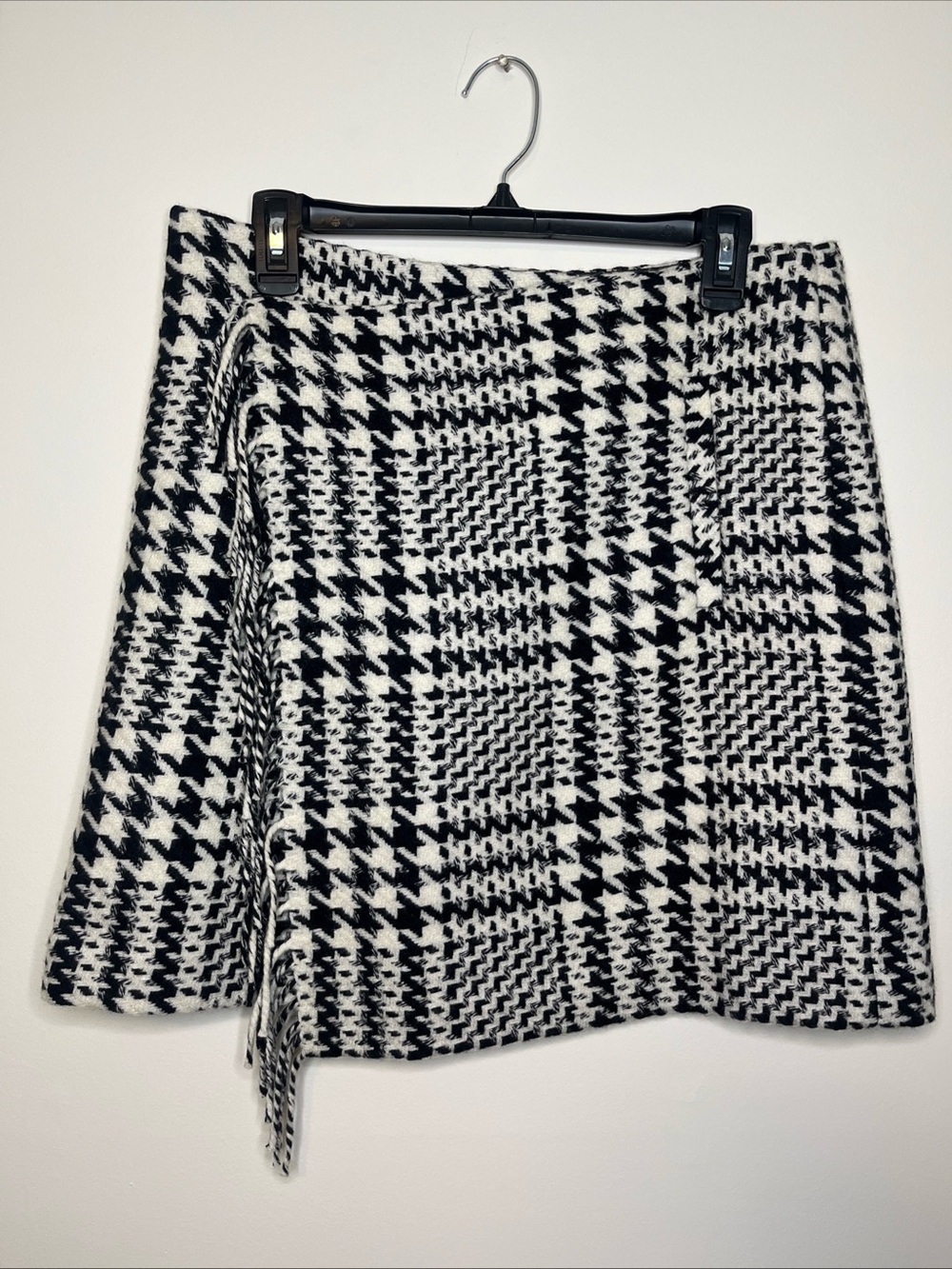 Women’s Eddie Bauer Wool Blend Black White Houndstooth Fringe Wrap Skirt Size 6